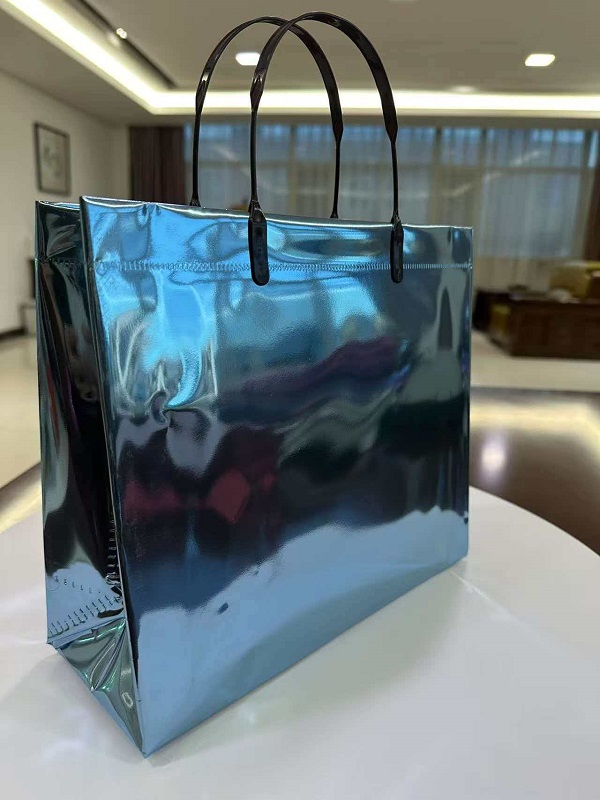 RGS PACKAGING ha lanciato la nuova borsa regalo laminata con pellicola laser monocolore