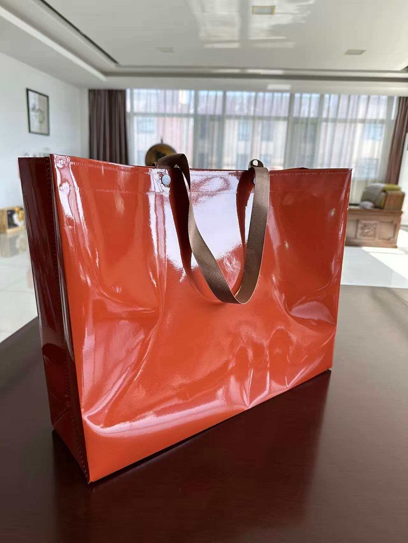 Le nuove borse regalo in PP lucido e laminato in PP di RGS PACKAGING sono ora disponibili